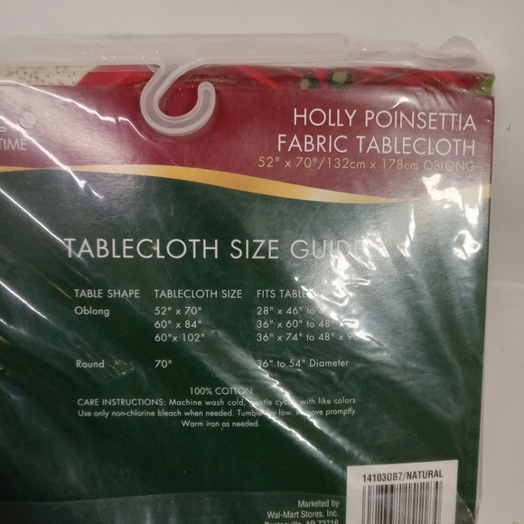 NEW Oblong Cloth Christmas Poinsetta Tablecloth 70"×52" - Picture 3 of 3